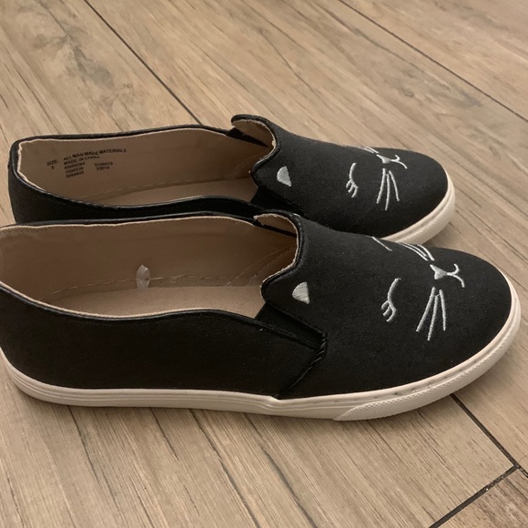 Children’s place kitty shoes - Picture 3 of 3